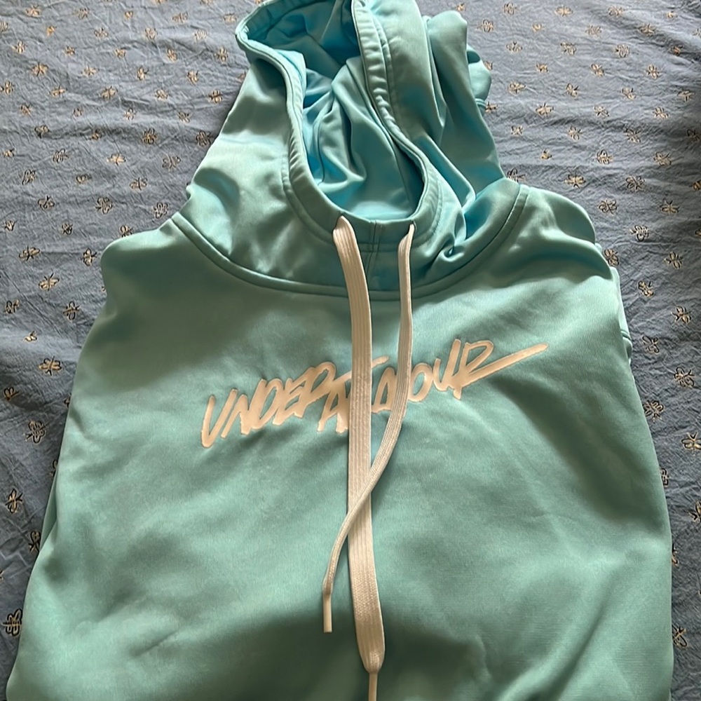 Woman’s Under Armor hoodie Sweatshirt